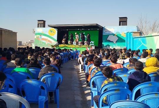 گزارش تصویری اجرای برنامه تماشاخانه سیار کانون برای بچه‌های قزوین 